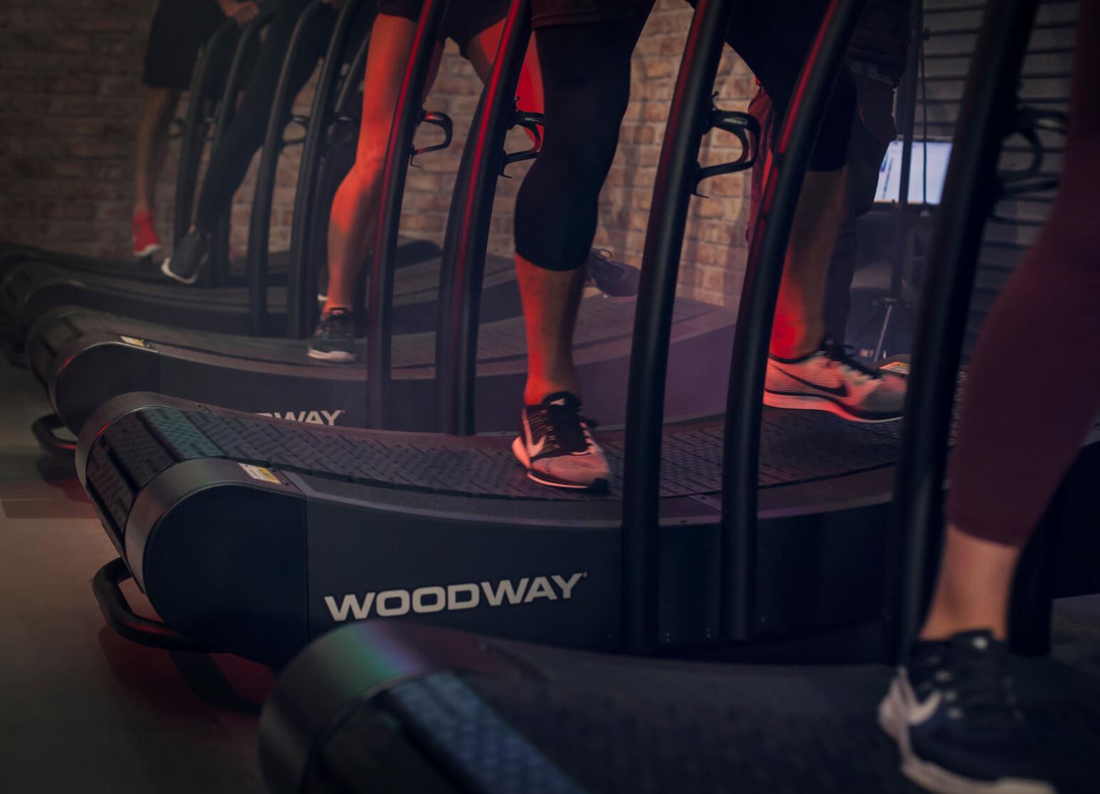 Woodway Curve, Laufband, Lamellen rot, Imagebild, Domitner GmbH, Woodway Sport, Bootcamp, Training